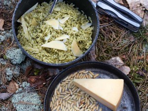 orzo al pesto, backpacking dinner ideas, backpacking meals, recipes for camping