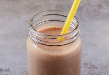 chocolate almond smoothie, trail smoothie, camping breakfast ideas